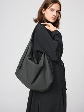 Uniqlo Messenger Bag in Black